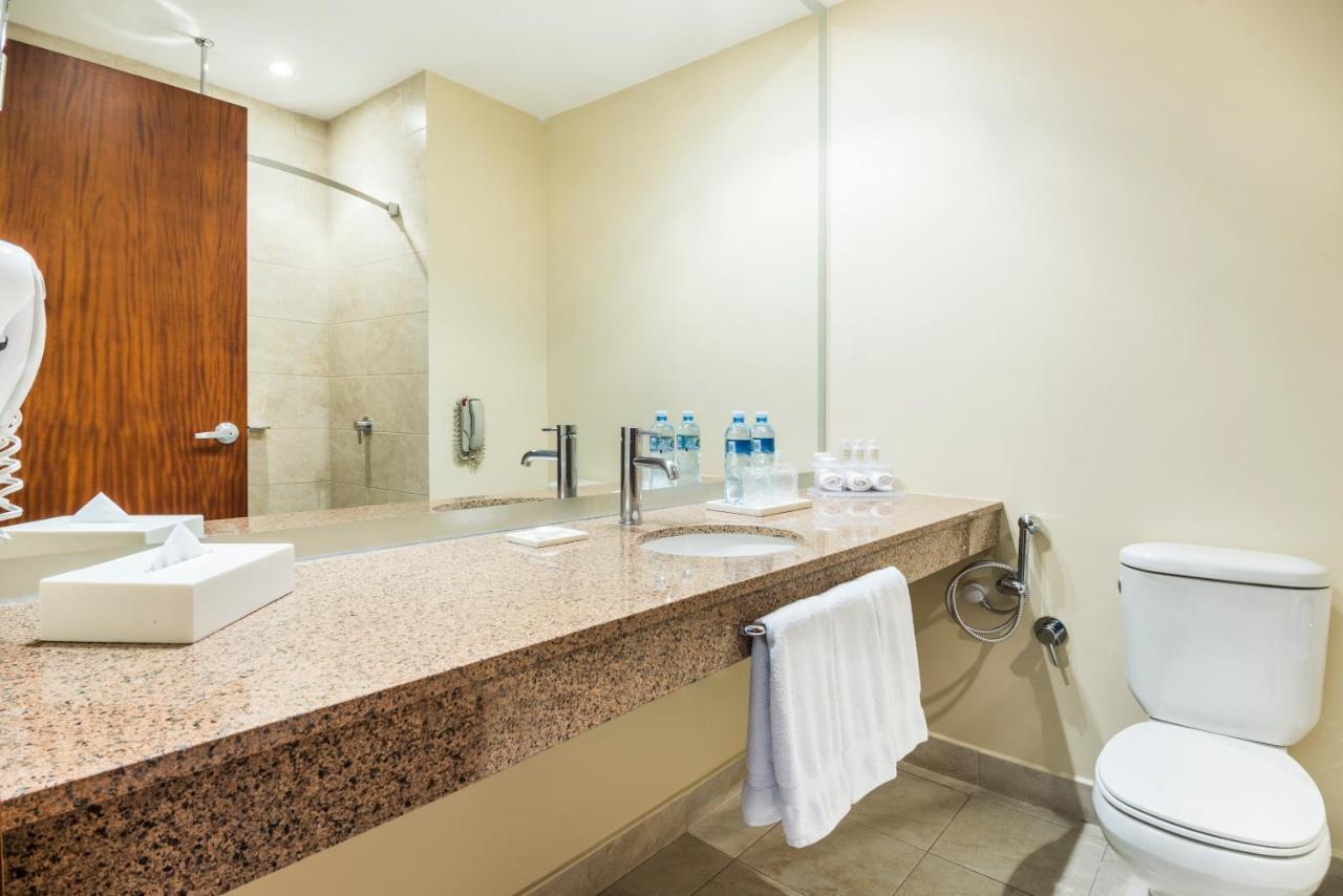 Holiday Inn Express Quito By Ihg Exterior foto
