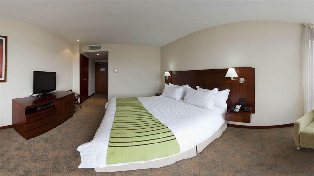 Holiday Inn Express Quito By Ihg Exterior foto